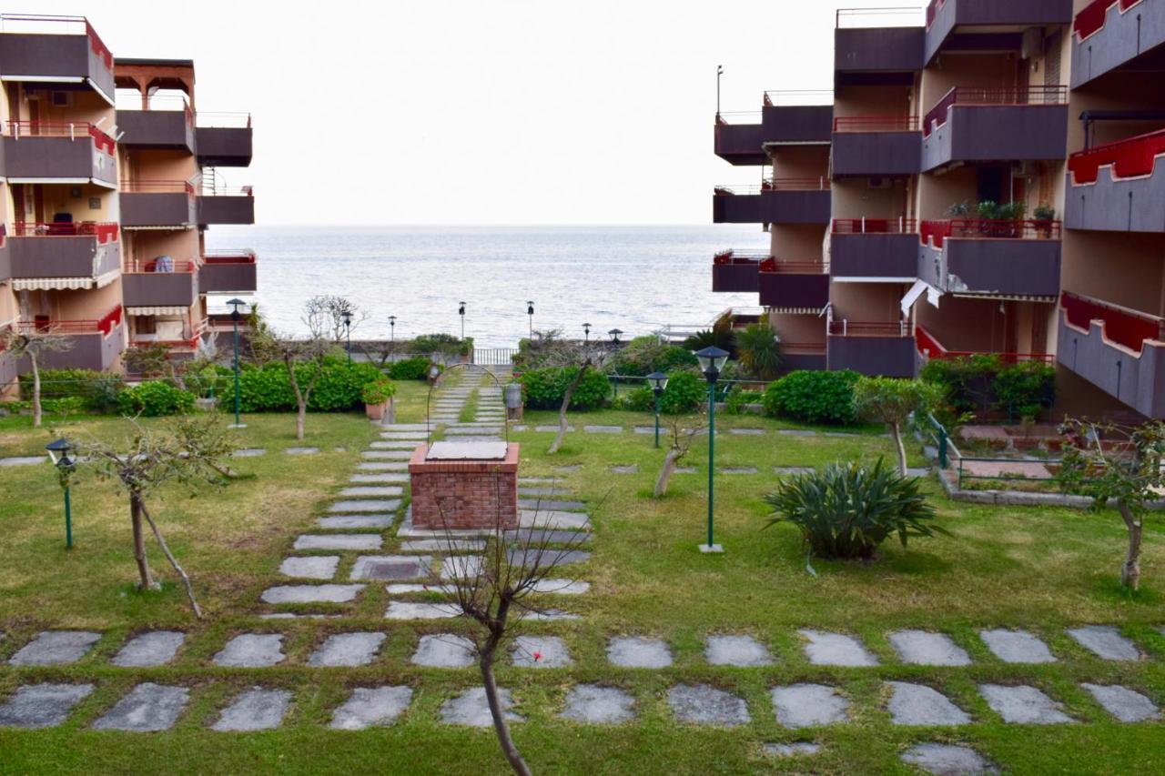 Beach House Blue Holiday Летоянни Экстерьер фото